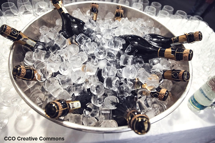 6 Pacific Northwest Sparkling Wines to Tickle Your Nose Year-Round