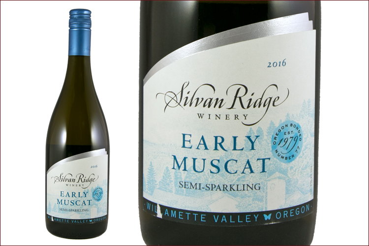 Silvan Ridge Winery 2016 Early Muscat Semi-Sparkling wine bottle